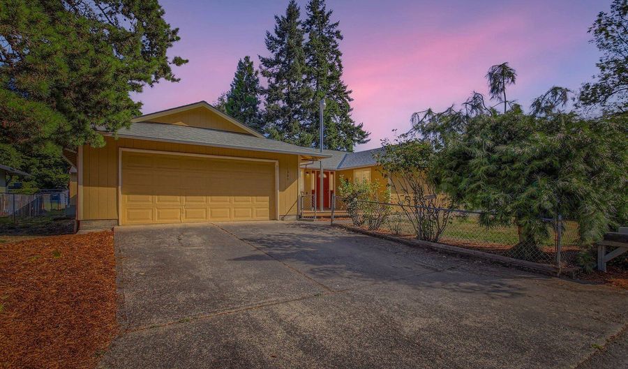 16305 SE STERLING Cir, Milwaukie, OR 97267 - 3 Beds, 2 Bath