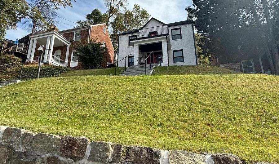 3323 CARPENTER St SE, Washington, DC 20020 - 5 Beds, 4 Bath