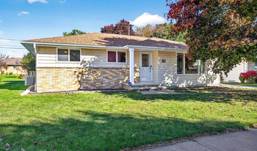 1214 E LINDBERGH St, Appleton, WI 54911 - 3 Beds, 2 Bath