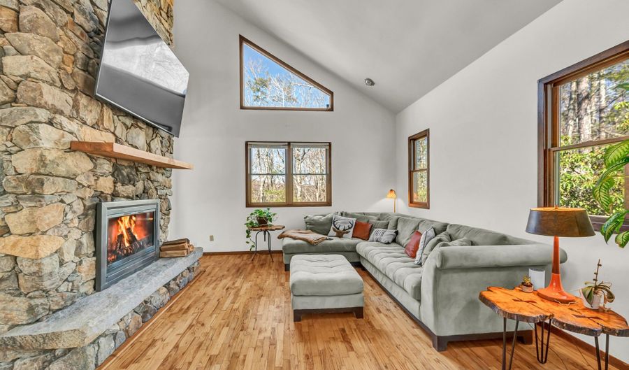 11 Spruce Mountain Trl, Danbury, CT 06810 - 3 Beds, 2 Bath