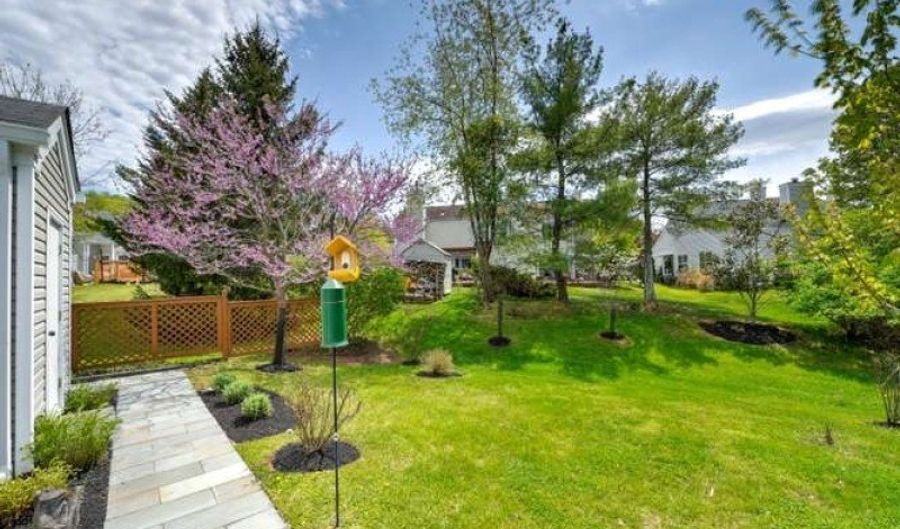 208 Reed Ln, Bedminster, NJ 07921 - 3 Beds, 2 Bath