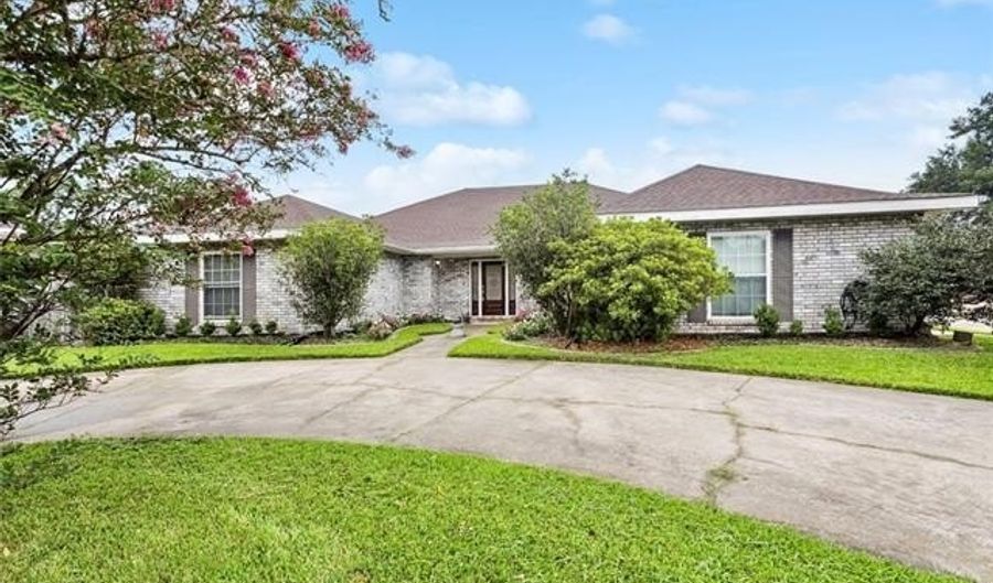 249 SOMERSET St, Laplace, LA 70068 - 3 Beds, 3 Bath