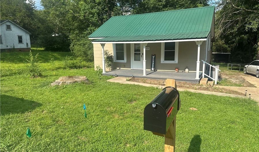 604 1st St NE, Aliceville, AL 35442 - 3 Beds, 2 Bath