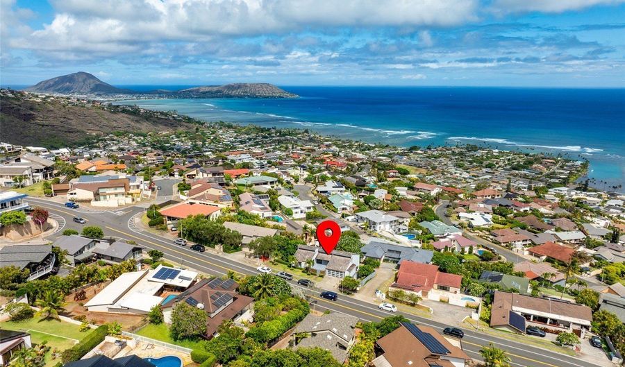 1789 Laukahi St, Honolulu, HI 96821 - 5 Beds, 5 Bath