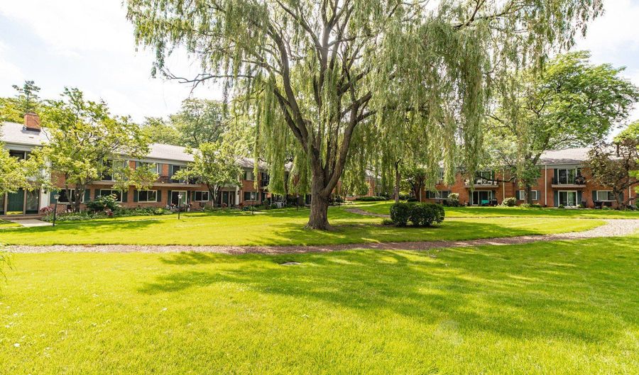 711 E Falcon Dr 201, Arlington Heights, IL 60005 - 2 Beds, 2 Bath