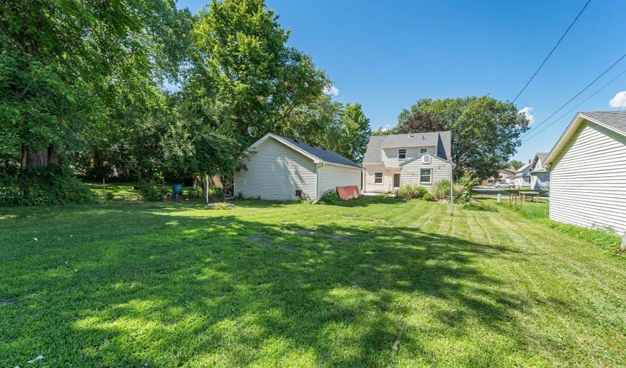 2812 Wood St, Ames, IA 50014 - 4 Beds, 2 Bath