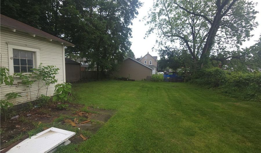 105 W Ely St, Alliance, OH 44601 - 3 Beds, 2 Bath