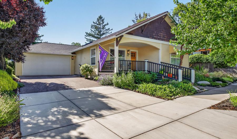 414 Parkside Dr, Ashland, OR 97520 - 3 Beds, 2 Bath