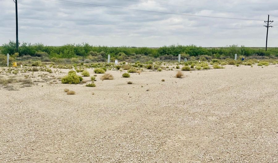 938 N Lake Rd, Artesia, NM 88210 - 2 Beds, 2 Bath