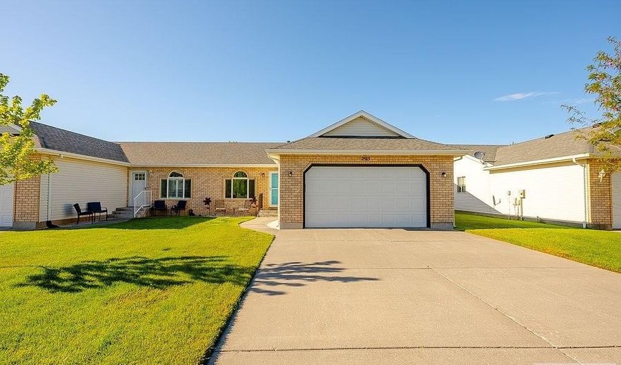 2915 Chasewood Dr, Ammon, ID 83406 - 2 Beds, 2 Bath
