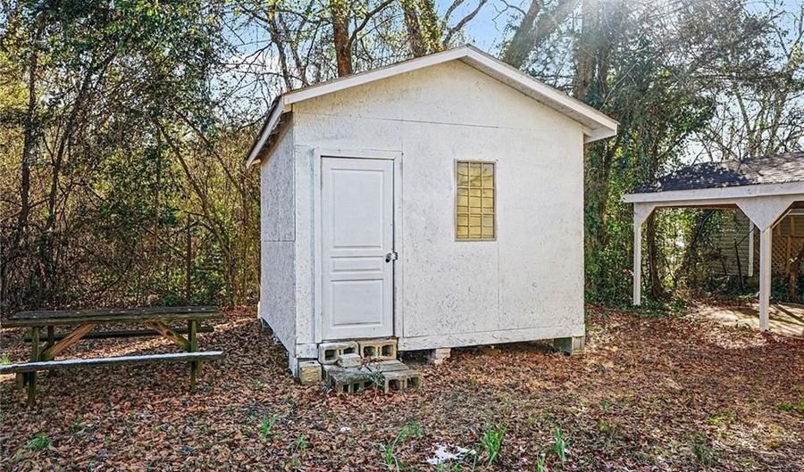 107 1st St, Barnesville, GA 30204 - 3 Beds, 1 Bath