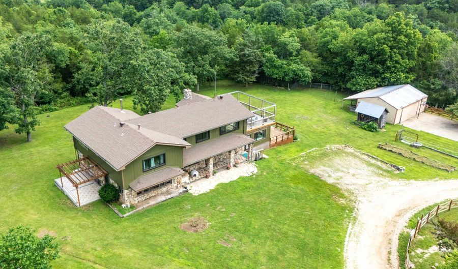 10463 Farm Road 1182, Aurora, MO 65605 - 4 Beds, 3 Bath