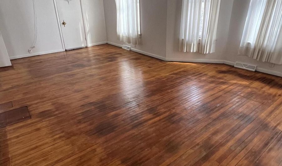 214 Market St Floor 1, Amsterdam, NY 12010 - 3 Beds, 2 Bath