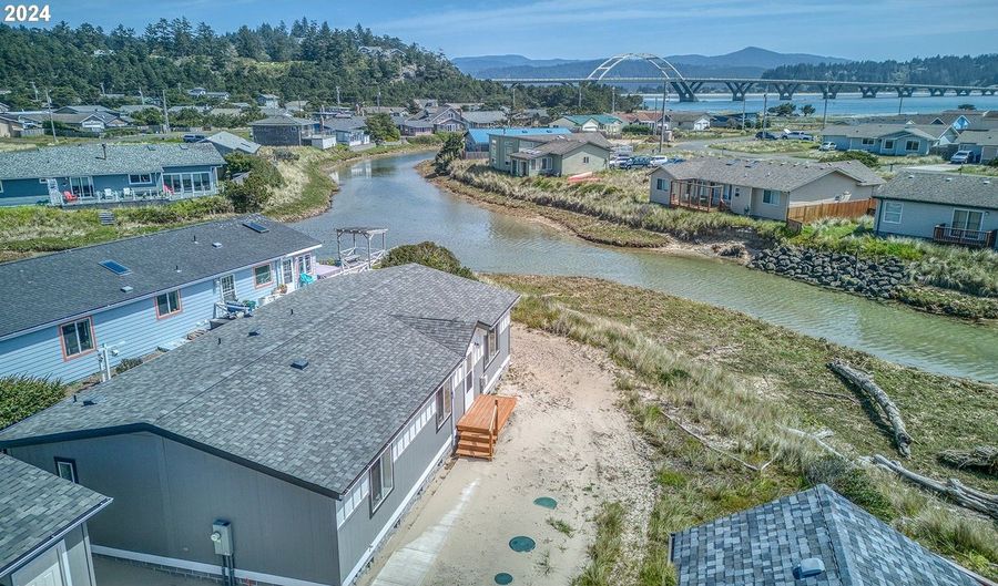 717 NW OCEANIA Dr, Waldport, OR 97394 - 3 Beds, 2 Bath