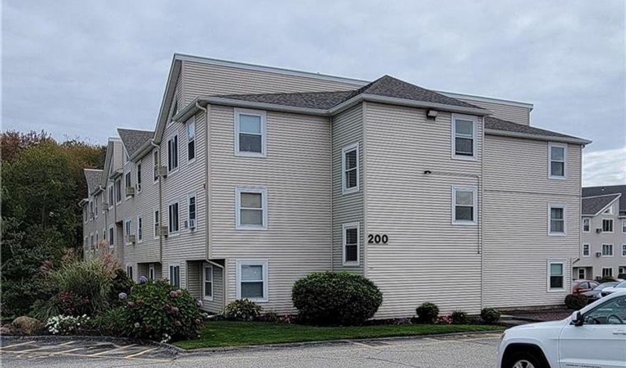 200 Woodlawn Ave 207, North Providence, RI 02904 - 2 Beds, 2 Bath