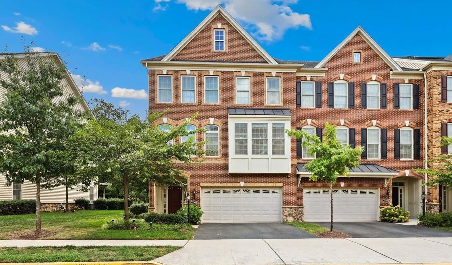 22565 WINDSOR LOCKS Sq, Ashburn, VA 20148 - 4 Beds, 5 Bath