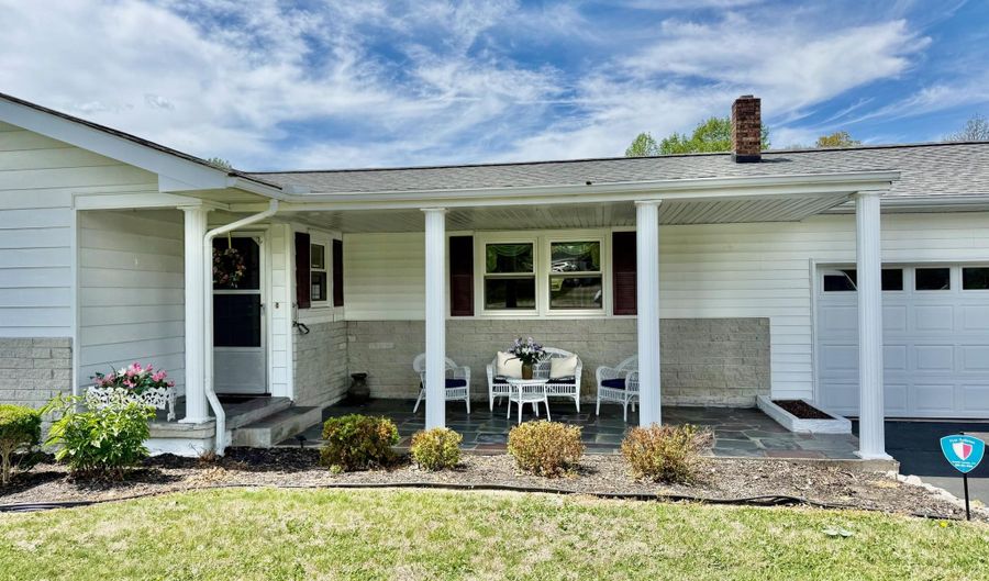 3317 HWY 52, Beattyville, KY 41311 - 5 Beds, 2 Bath