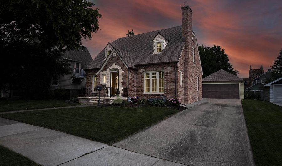 314 E RANDALL St, Appleton, WI 54911 - 4 Beds, 2 Bath