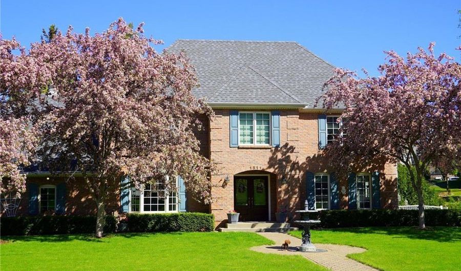 1511 Colleen Ave, Arden Hills, MN 55112 - 4 Beds, 4 Bath
