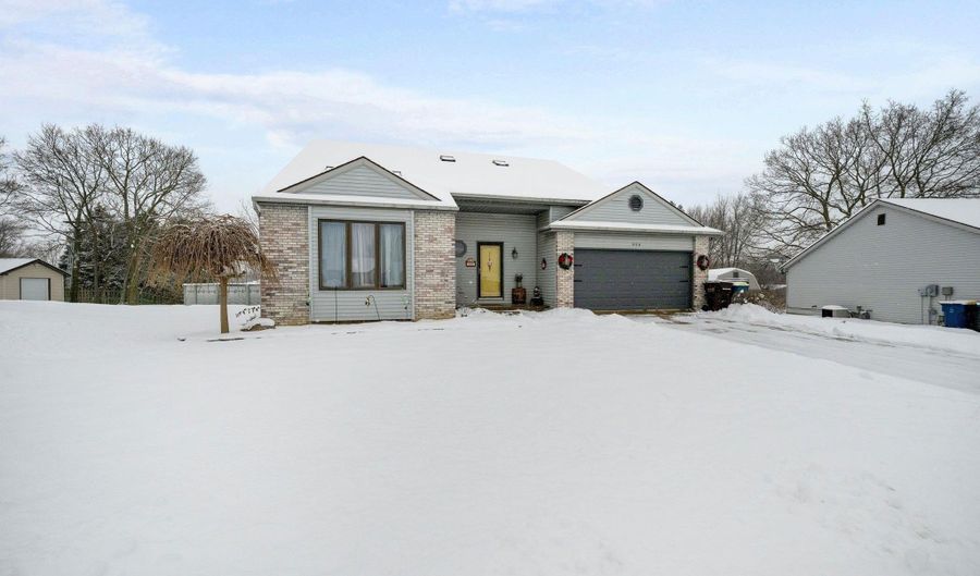 904 Elm St, Auburn, IN 46706 - 3 Beds, 4 Bath