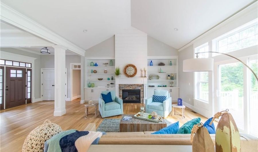 01 Paula Ln, Cranston, RI 02921 - 4 Beds, 3 Bath