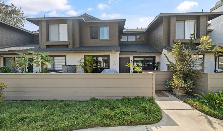 1363 N Schooner, Anaheim, CA 92801 - 2 Beds, 2 Bath