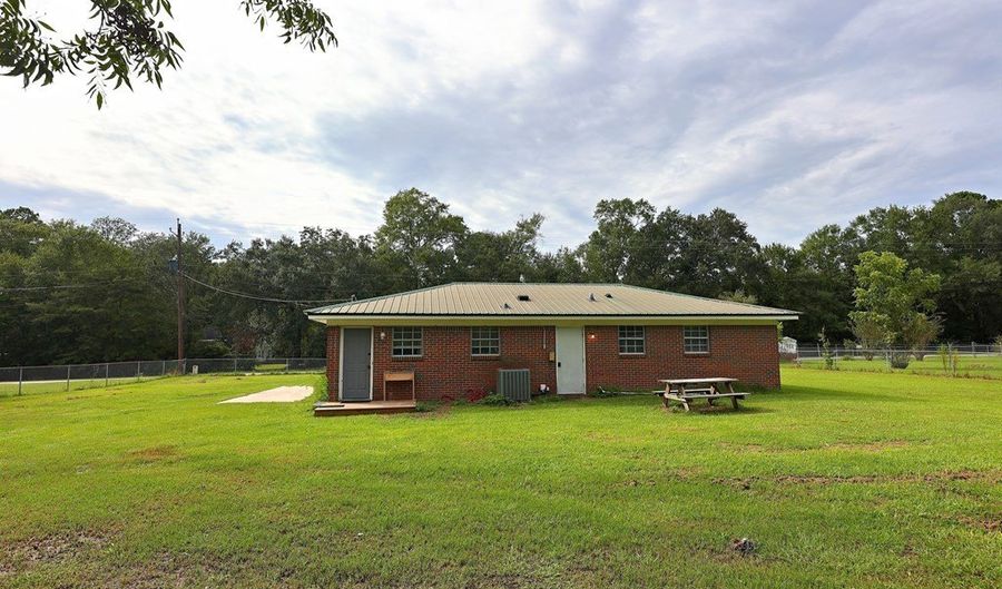 201 Green Shade Rd, Bainbridge, GA 39819 - 4 Beds, 1 Bath