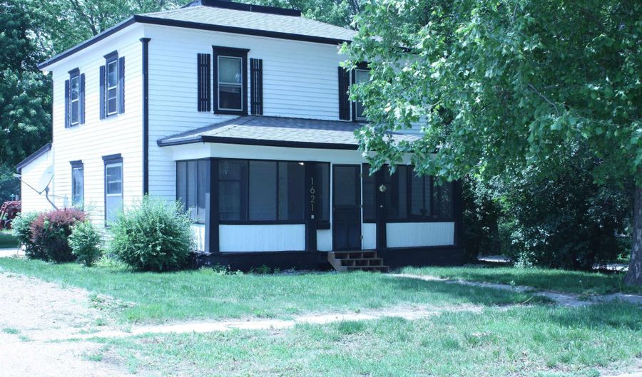 1621 10th St, Aurora, NE 68818 - 3 Beds, 1 Bath