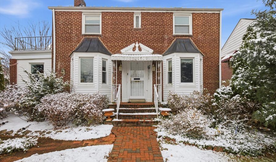 6525 13TH St NW, Washington, DC 20012 - 2 Beds, 3 Bath