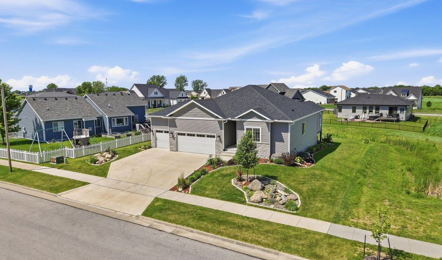 1827 Ledges Dr, Ames, IA 50010 - 4 Beds, 3 Bath