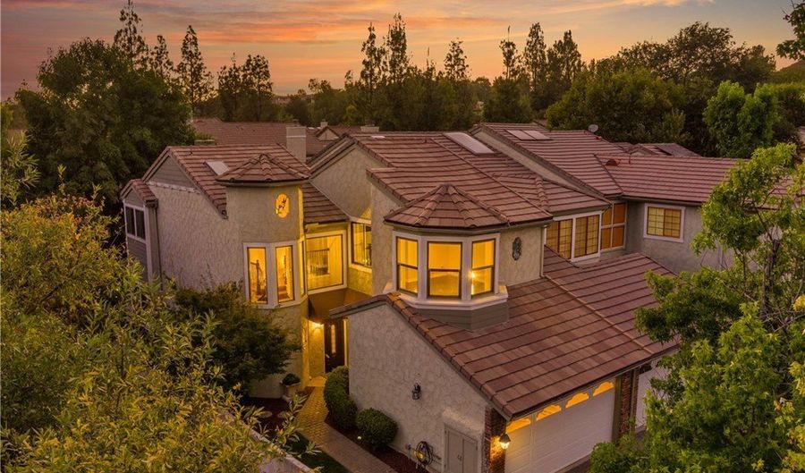 29624 Windsong, Agoura Hills, CA 91301 - 2 Beds, 3 Bath