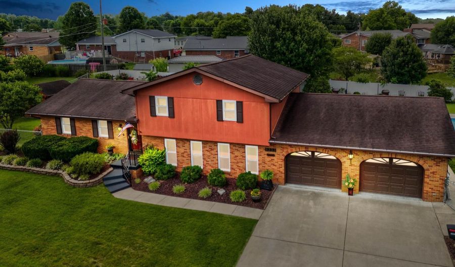 9333 Oak Hill Dr, Ashland, KY 41102 - 4 Beds, 3 Bath
