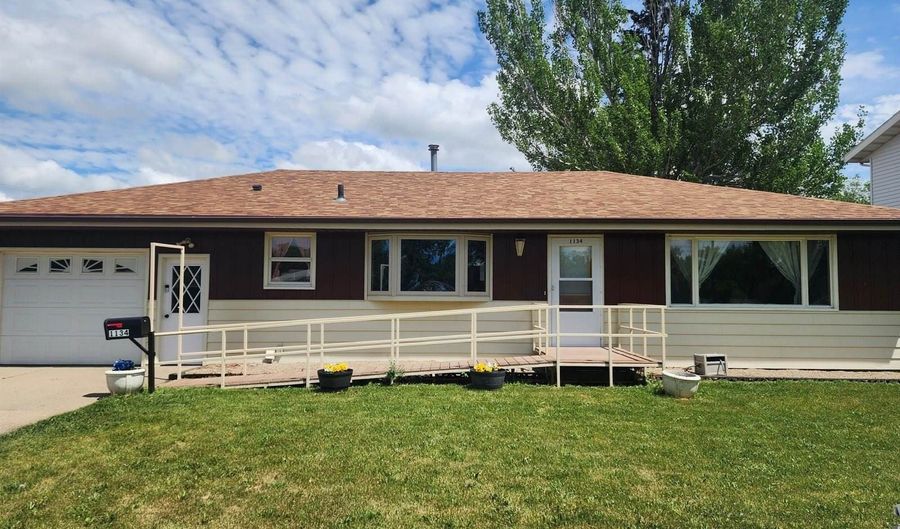 1134 Summit Blvd, Bismarck, ND 58504 - 4 Beds, 2 Bath