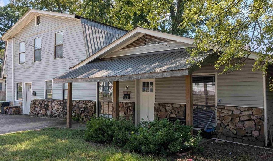 1103 Caddo St, Arkadelphia, AR 71923 - 6 Beds, 4 Bath