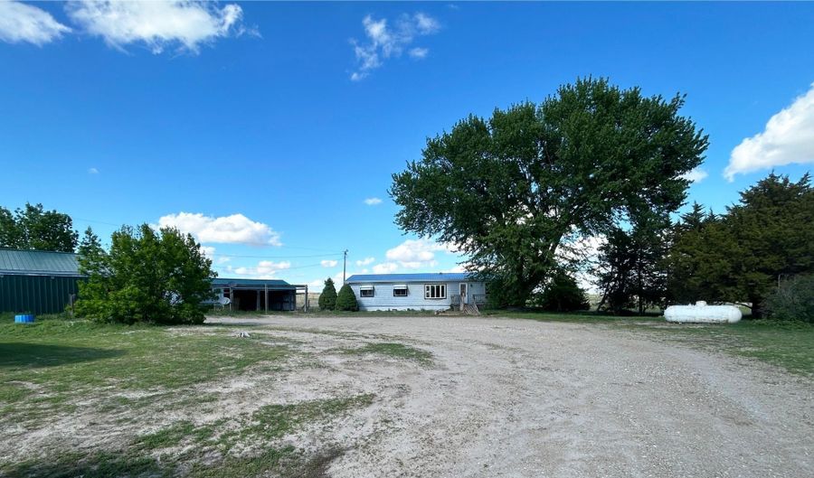 87480 State Hwy 7, Ainsworth, NE 69210 - 3 Beds, 2 Bath