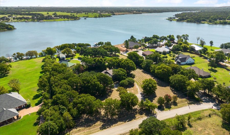 1829 W Lake Shore Dr, Alvarado, TX 76009 - 4 Beds, 2 Bath