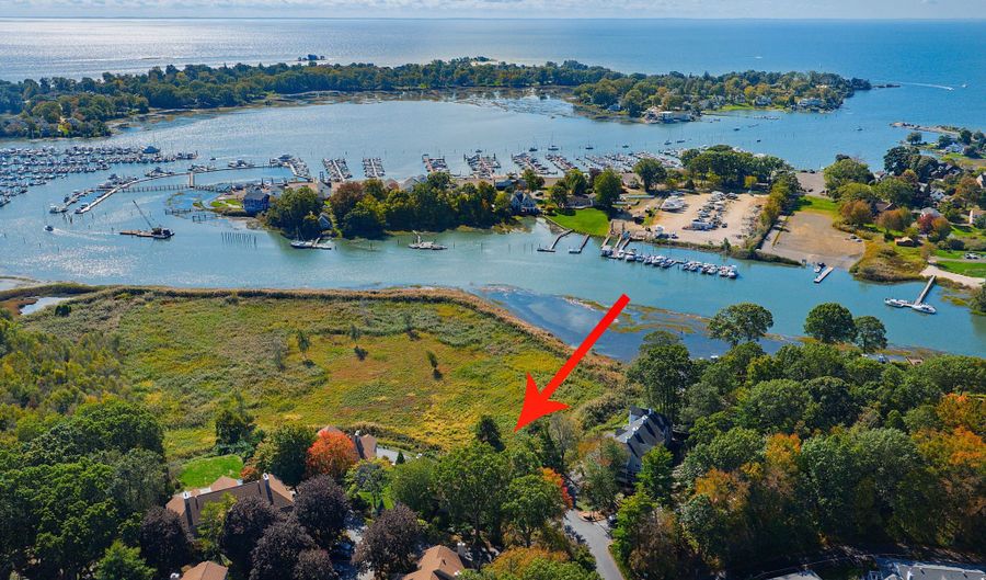 74 Quarry Dock Rd 74, Branford, CT 06405 - 2 Beds, 3 Bath