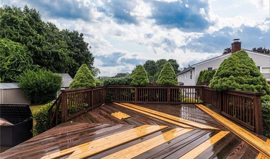 25 Stony Brook Dr, Cranston, RI 02920 - 3 Beds, 1 Bath