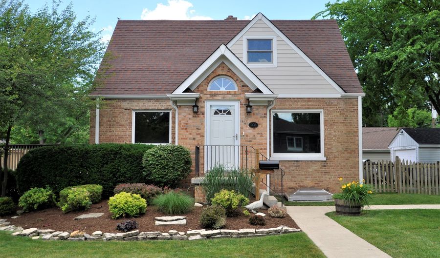 903 E Forest Ave, Wheaton, IL 60187 - 4 Beds, 2 Bath