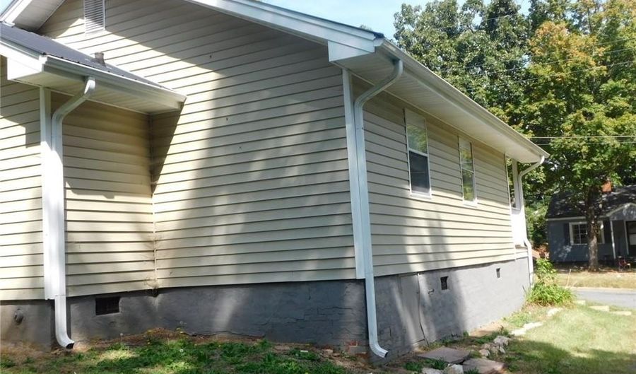 209 Armfield Ave, Asheboro, NC 27203 - 2 Beds, 1 Bath