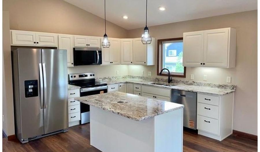 905 24th Ave NW, Austin, MN 55912 - 4 Beds, 2 Bath