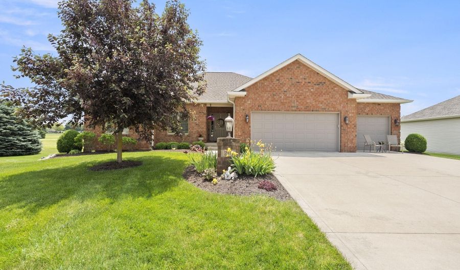 2111 Bunker Ct, Auburn, IN 46706 - 3 Beds, 3 Bath