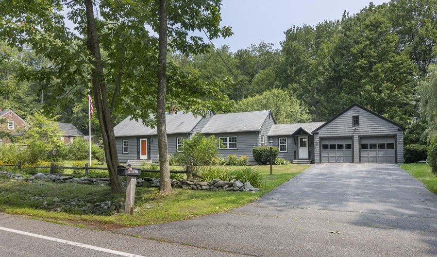 91 Blackstrap Rd, Falmouth, ME 04105 - 2 Beds, 3 Bath