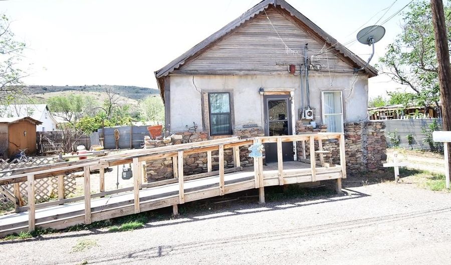 306 W Ave F, Alpine, TX 79830 - 2 Beds, 1 Bath