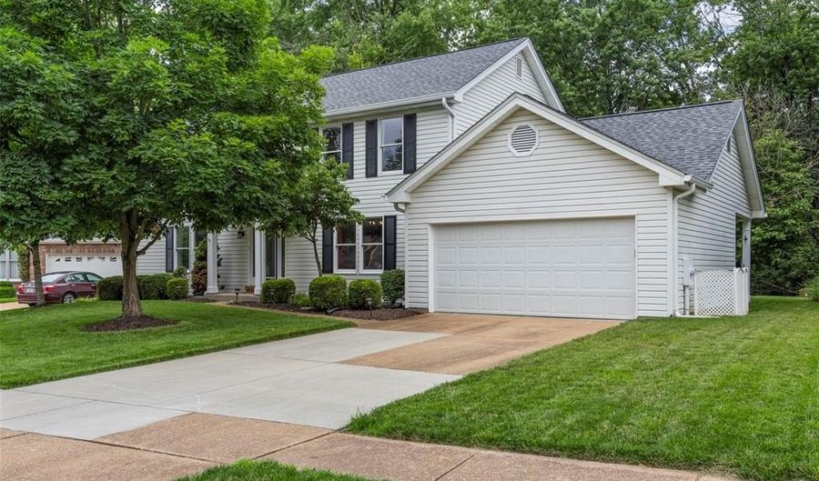 1525 Carriage Bridge Trl, Ballwin, MO 63021 - 4 Beds, 4 Bath