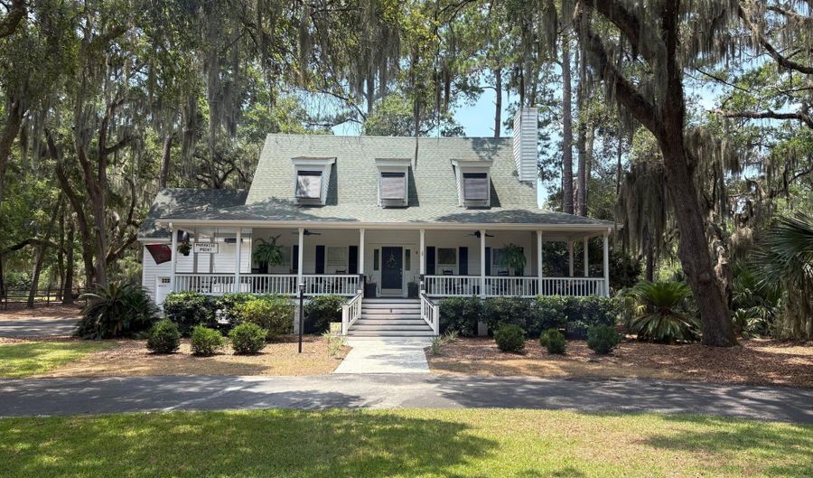 8 Dolphin Point Dr, Beaufort, SC 29907 - 5 Beds, 5 Bath