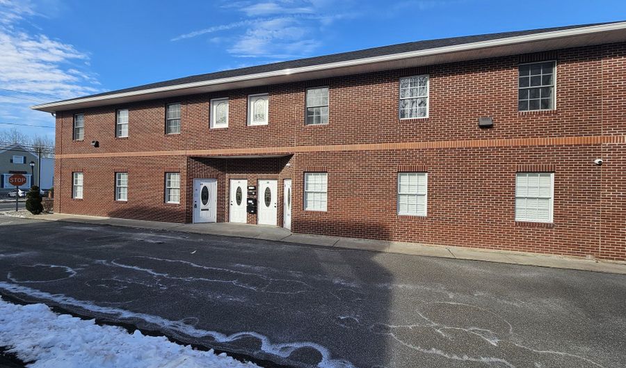 979 Farmington Ave 1F, Berlin, CT 06037 - 0 Beds, 0 Bath