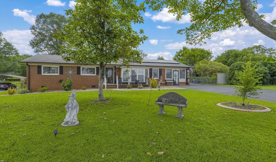 208 Kenneth Dr, Boiling Springs, SC 29316 - 4 Beds, 2 Bath