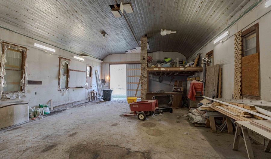 13 W Dade 22, Arcola, MO 65603 - 5 Beds, 2 Bath