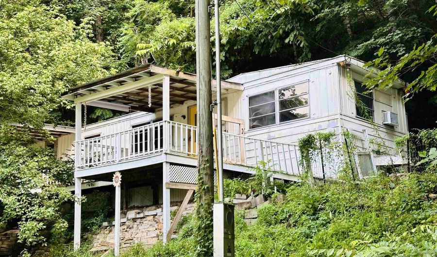 424 Rivervale Cabin Rd, Bedford, IN 47421 - 2 Beds, 1 Bath